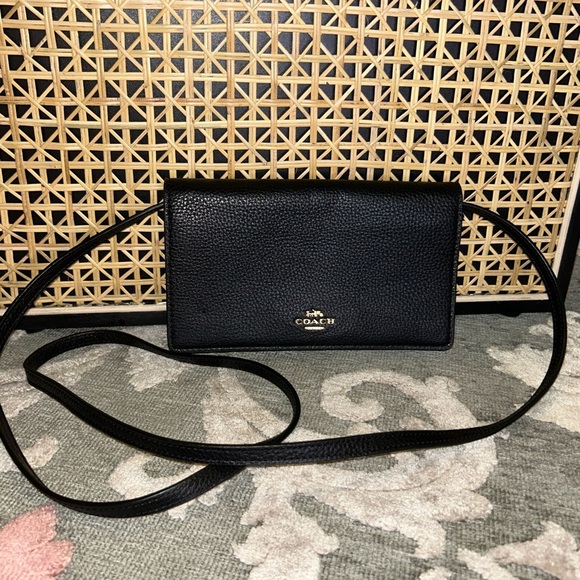 Coach Handbags - NWOT Coach Anna crossbody clutch